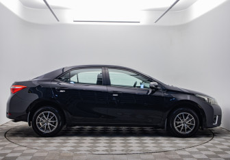 Подержанный автомобиль Toyota Corolla Sedan 2014 года (4 фото)
