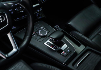 Подержанный автомобиль Audi Q5 2018 года (23 фото)