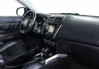 Подержанный автомобиль Mitsubishi ASX 2013 года (9 фото)