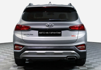 Подержанный автомобиль Hyundai Santa Fe 2018 года (5 фото)