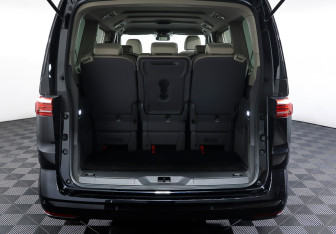 Подержанный автомобиль Volkswagen Multivan 2022 года (9 фото)