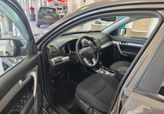 Подержанный автомобиль Kia Sorento 2011 года (11 фото)