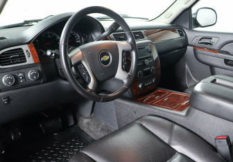 Подержанный автомобиль Chevrolet Tahoe 2012 года (10 фото)