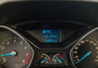Подержанный автомобиль Ford Focus Wagon 2013 года (15 фото)