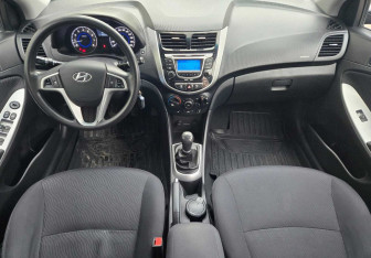 Подержанный автомобиль Hyundai Solaris Sedan 2012 года (9 фото)