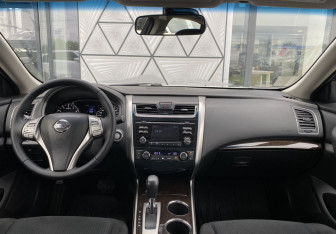Подержанный автомобиль Nissan Teana 2015 года (11 фото)