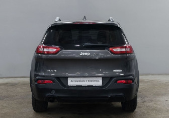 Подержанный автомобиль Jeep Cherokee 2014 года (6 фото)