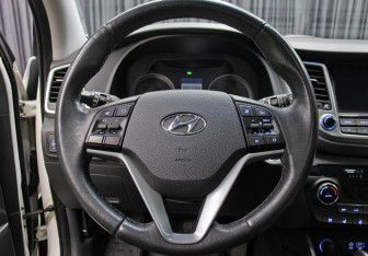 Подержанный автомобиль Hyundai Tucson 2016 года (17 фото)