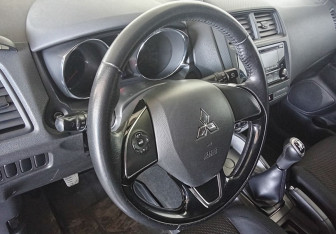 Подержанный автомобиль Mitsubishi ASX 2017 года (12 фото)