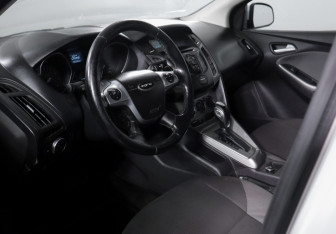 Подержанный автомобиль Ford Focus Sedan 2013 года (13 фото)