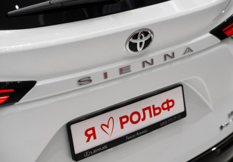 Новый Toyota Sienna 2024 (15 фото)