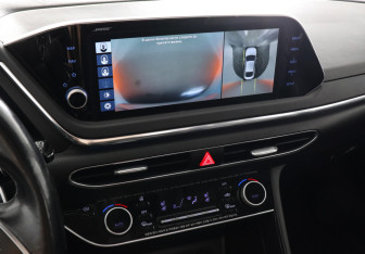 Подержанный автомобиль Hyundai Sonata 2020 года (13 фото)