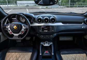 Подержанный автомобиль Ferrari FF 2015 года (21 фото)