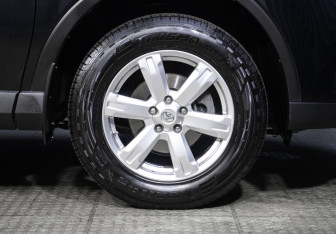 Подержанный автомобиль Toyota RAV4 2015 года (20 фото)