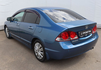Подержанный автомобиль Honda Civic Sedan 2008 года (6 фото)