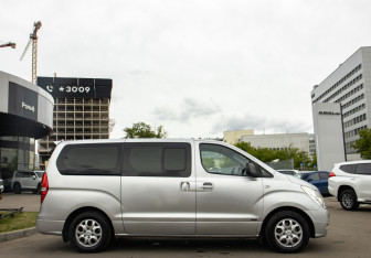Подержанный автомобиль Hyundai Grand Starex 2008 года (3 фото)