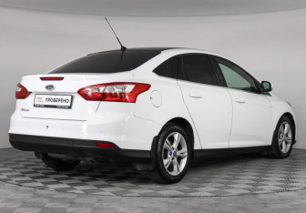 Подержанный автомобиль Ford Focus Sedan 2011 года (3 фото)