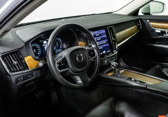 Подержанный автомобиль Volvo S90 2017 года (10 фото)