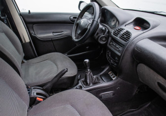 Подержанный автомобиль Peugeot 206 Sedan 2008 года (9 фото)