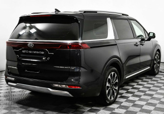 Подержанный автомобиль Kia Carnival 2020 года (5 фото)