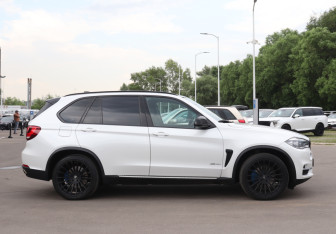 Подержанный автомобиль BMW X5 2014 года (4 фото)