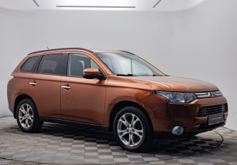 Подержанный автомобиль Mitsubishi Outlander 2012 года (7 фото)