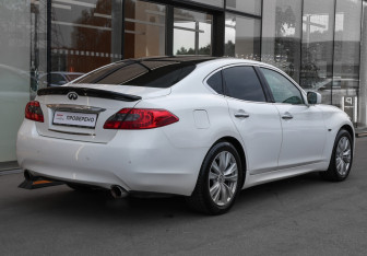 Подержанный автомобиль Infiniti M Sedan 2010 года (5 фото)