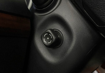 Подержанный автомобиль Toyota Land Cruiser Prado 2015 года (15 фото)