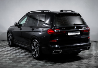 Подержанный автомобиль BMW X7 2020 года (7 фото)