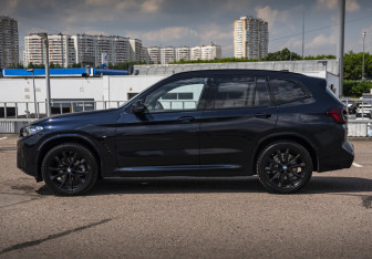 Подержанный автомобиль BMW X3 2024 года (8 фото)