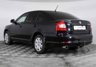 Подержанный автомобиль Skoda Octavia Liftback 2012 года (7 фото)