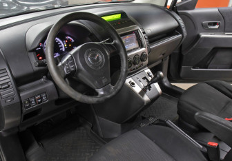 Подержанный автомобиль Mazda 5 2008 года (13 фото)