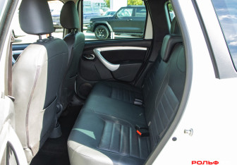 Подержанный автомобиль Nissan Terrano 2015 года (8 фото)