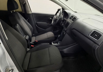 Подержанный автомобиль Volkswagen Polo Sedan 2012 года (9 фото)