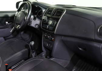 Подержанный автомобиль Renault Logan Sedan 2014 года (8 фото)