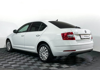 Подержанный автомобиль Skoda Octavia Liftback 2018 года (7 фото)