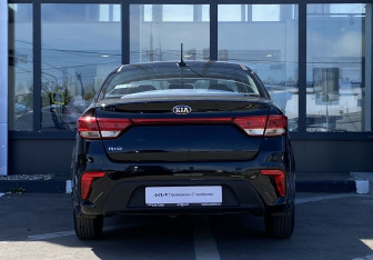 Подержанный автомобиль Kia Rio Sedan 2018 года (6 фото)