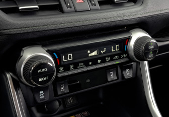 Подержанный автомобиль Toyota RAV4 2024 года (21 фото)