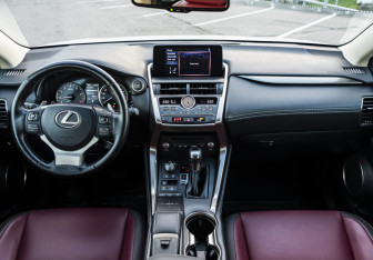 Подержанный автомобиль Lexus NX 2018 года (13 фото)