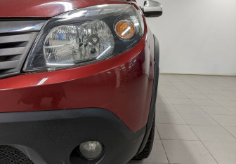 Подержанный автомобиль Renault Sandero 2012 года (15 фото)