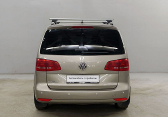 Подержанный автомобиль Volkswagen Touran 2013 года (6 фото)