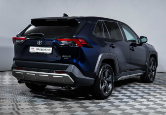 Подержанный автомобиль Toyota RAV4 2022 года (5 фото)