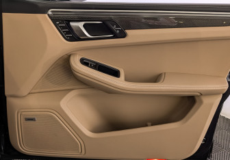 Подержанный автомобиль Porsche Macan 2021 года (23 фото)