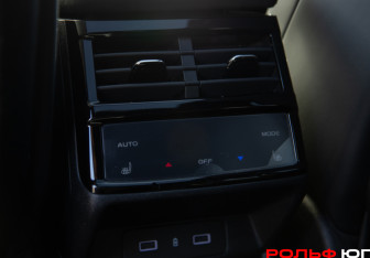 Подержанный автомобиль Geely Monjaro 2024 года (15 фото)