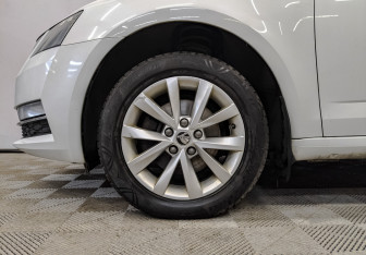 Подержанный автомобиль Skoda Octavia Liftback 2018 года (18 фото)