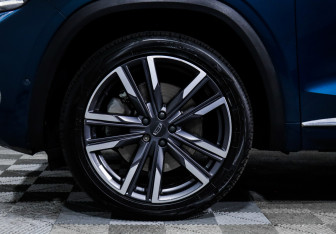 Подержанный автомобиль Geely Monjaro 2023 года (15 фото)