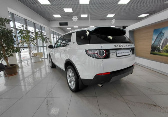 Подержанный автомобиль Land Rover Discovery Sport 2015 года (7 фото)