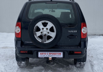 Подержанный автомобиль Chevrolet Niva 2010 года (6 фото)