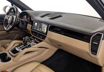 Подержанный автомобиль Porsche Cayenne 2019 года (13 фото)