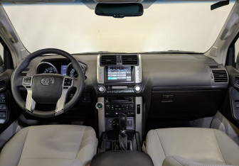 Подержанный автомобиль Toyota Land Cruiser Prado 2011 года (14 фото)